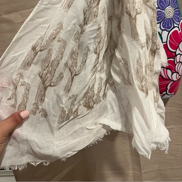 White Beige Cactus Scarf - Picture 2 of 2